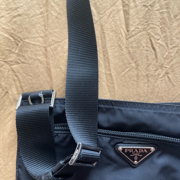 Authentic Prada Crossbody … Good Condition includes original dustbag - Picture 4 of 9